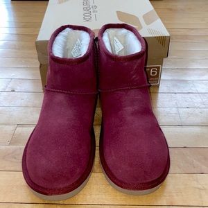 Women’s Red mini Koolaburra by Ugg Suede boot